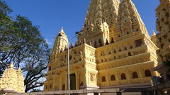 Kyaik Paw Law(Kyaito) near Kyaiktiyo Pagoda, Golden Rock