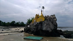 Snake Pagoda Thazin Beach Photo